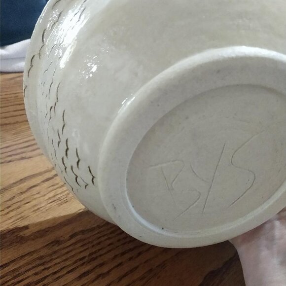 White Pottery Bowl Tree and Birds - Birds indented on the inside and outside - Picture 11 of 16